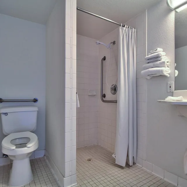 غرفة بسرير كوين لذوي الإعاقة لذوي الإعاقة، Motel6 Douglas, AZ 9/9