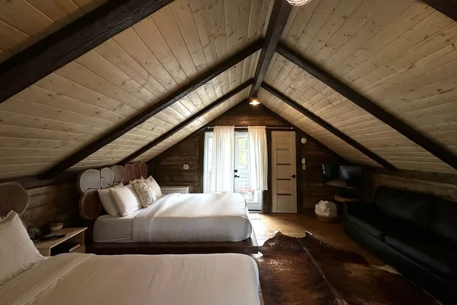غرفة بسريرين كوين مع أريكة، Paradise Village Hotel 4/7