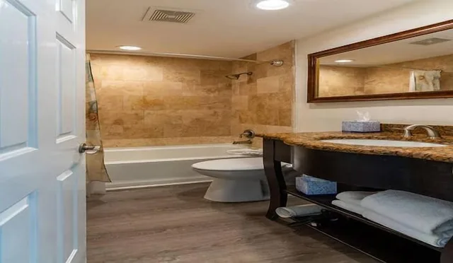1 Bedroom, Suite, 2 Queen Beds, Bay View, Sofa، Tween Waters Inn 2/2