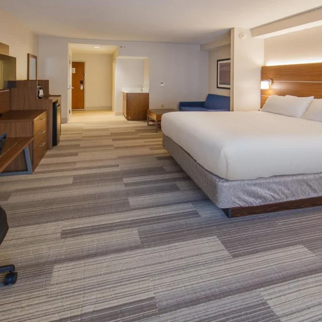 غرفة تنفيذية بسرير كينج لذوي الإعاقة، Holiday Inn Express Gatlinburg Downtown 1/10