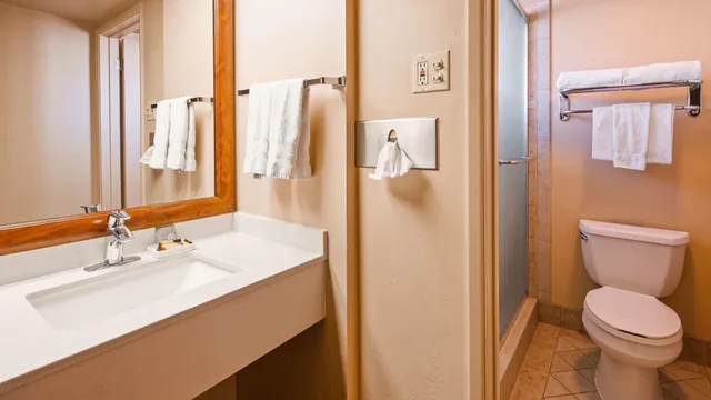 Standard, 2 Queen Beds, Accessible, Best Western Plus King's Inn & Suites 6/9