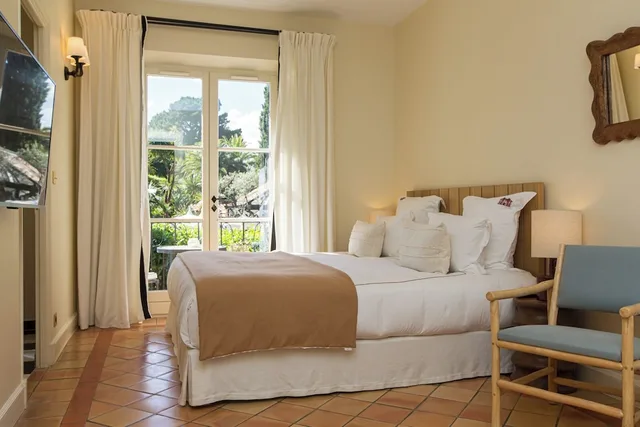 غرفة بسرير كوين بإطلالة على الحديقة، La Bastide de Saint Tropez 6/10