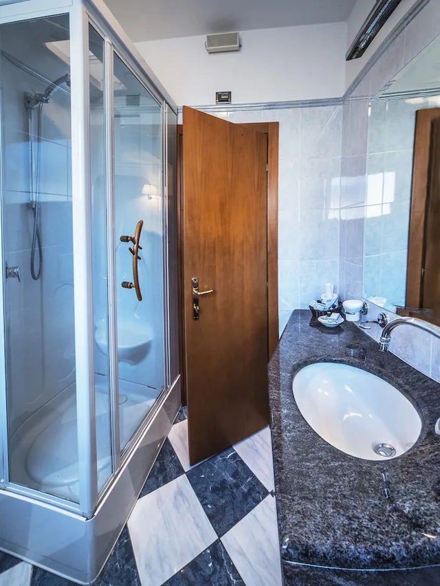 غرفة عائلية ثلاثية بسرير كوين مع أريكة، Hotel Valdarno 2/2