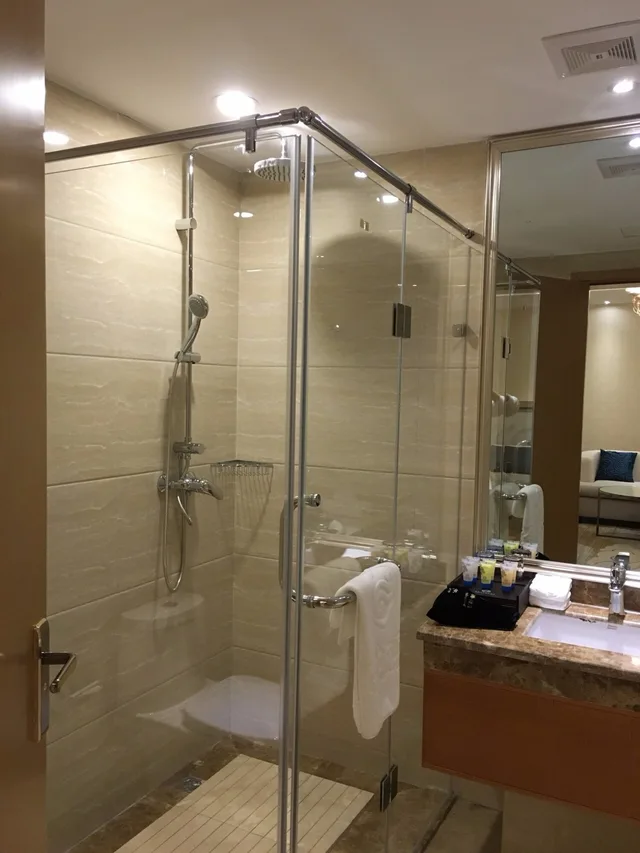 غرفة عائلية بسرير كينج وسرير فردي، Qinghai Baiyun Xiangling Hotel 4/4