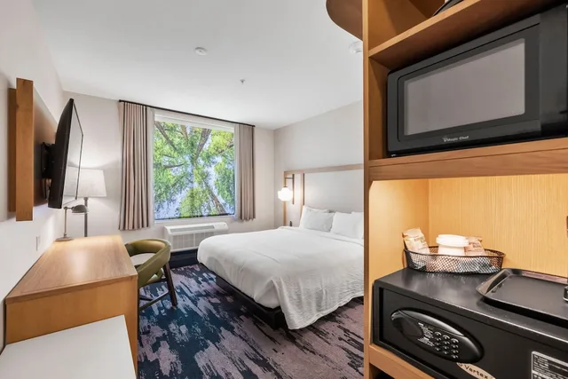 غرفة بسرير كينج لذوي الإعاقة، Fairfield by Marriott Inn & Suites San Francisco Airport Oyster Point Area 2/2