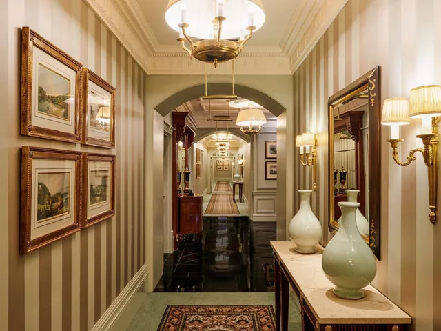 1 Bedroom, Suite, Double Bed, The Savoy Hotel 8/8