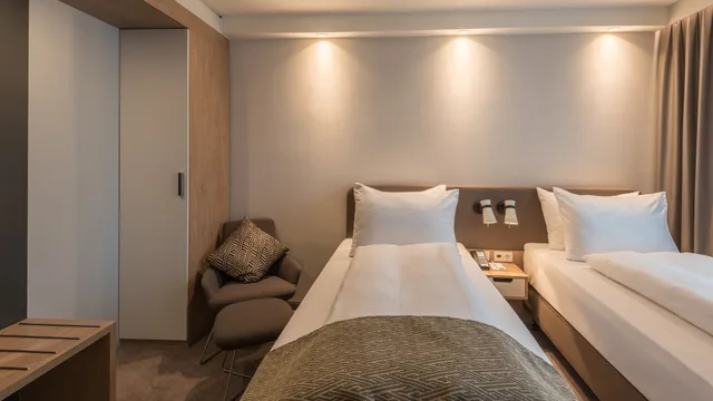 Standard, Twin Beds, Holiday Inn Hamburg Berliner Tor 3/5