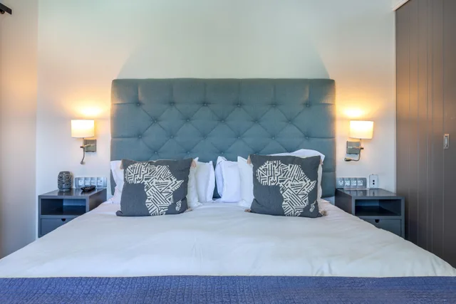 جناح كلاسيكي بسرير كينج بإطلالة على المسبح، Whale Rock Luxury Lodge 5/10