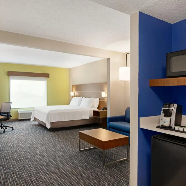 جناح لذوي الإعاقة، Holiday Inn Express & Suites Pembroke Pines-Sheridan St 1/3
