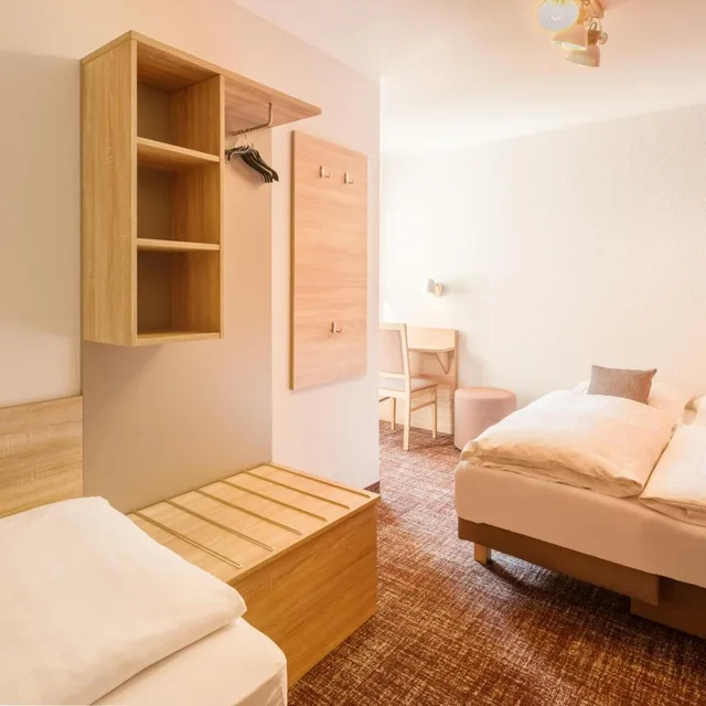 غرفة ثلاثية، Hotel Rennschuh 3/10
