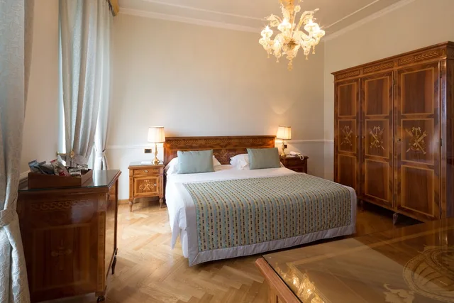 غرفة بسرير مزدوج بإطلالة على البحر، Imperiale Palace Hotel 4/8