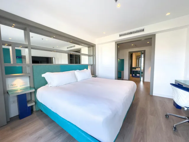 جناح تنفيذي بسرير كينج، Hilton Sorrento Palace 3/8