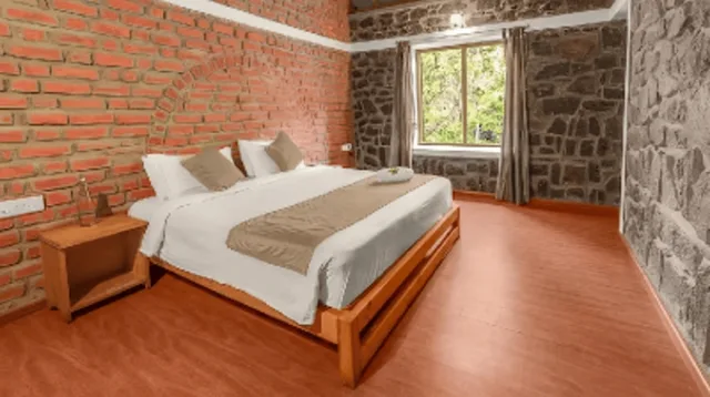 1 Bedroom, Suite, 1 King and 1 Single Beds, Street Side View, Balcony، Zac's Valley Resort 1/3