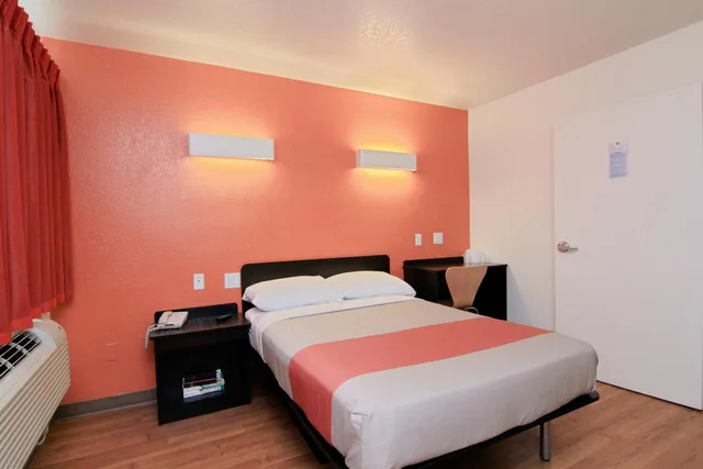 غرفة بسرير كوين، Motel6 Scottsdale, AZ - Old town Scottsdale/Fashion Square 7/9