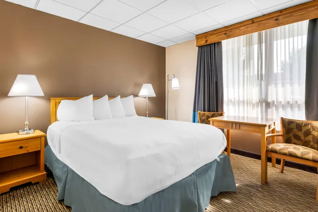 2 Bedrooms, Suite, 2 Queen Beds, Exterior Entrance، Best Western Lee's Motor Inn 3/6