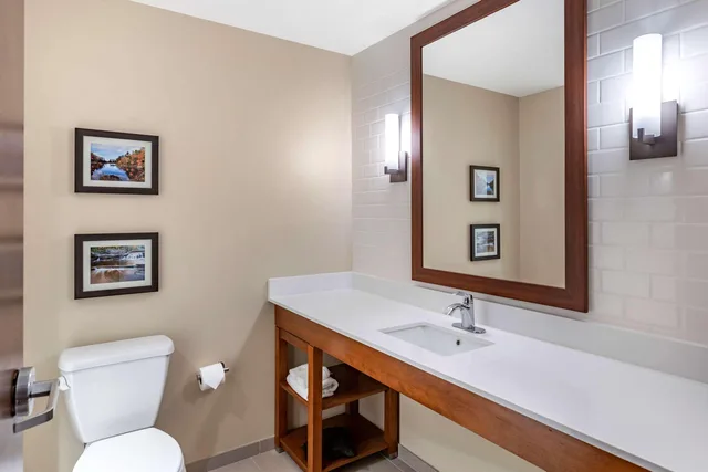 Upgrade, Suite, 2 Queen Beds، Comfort Inn & Suites Clarkston Pine Knob Area 3/3