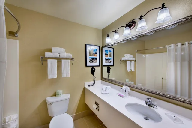 غرفة بسريرين مزدوجين لذوي الإعاقة، Caretta Landing Sarasota, an Ascend Collection Hotel 2/2
