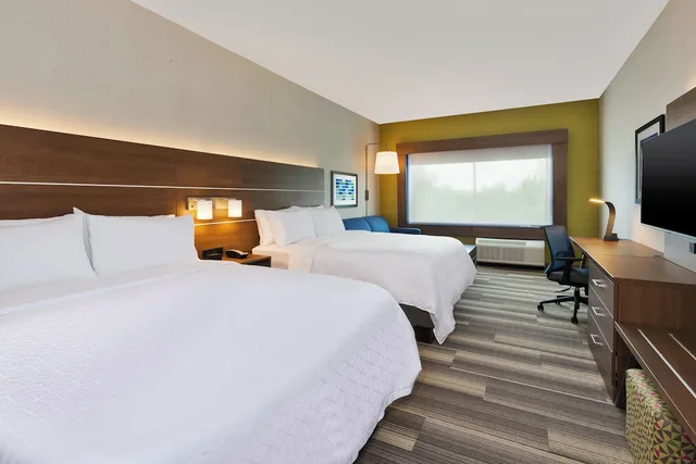 جناح بسريرين كوين مع أريكة، Holiday Inn Express Suites Milan Sandusky Area 2/4
