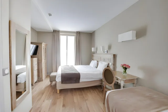 Adjoining, 3 Beds، Hotel Du Printemps 3/3