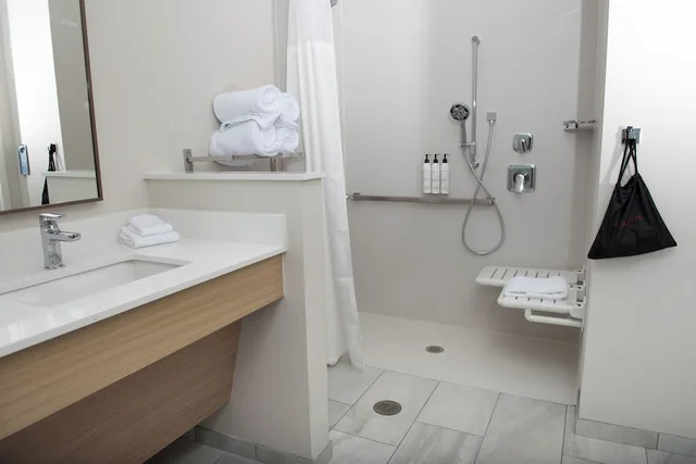 غرفة بسرير كينج لذوي الإعاقة، Fairfield Inn & Suites by Marriott Pensacola Beach 3/4