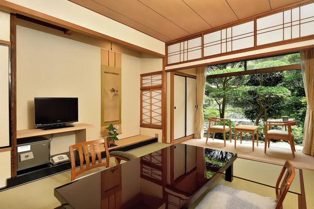 غرفة يابانية بفراش فوتون وسرير فردي، Arima Onsen Gekkoen Yugetsusanso 1/1