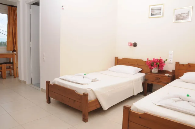 استوديو سوبيريور ثلاثي، Mastorakis Hotel 2/10