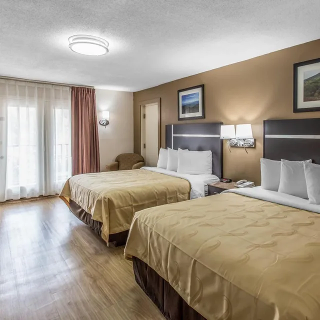 غرفة قياسية بسريرين كوين بشرفة، Quality Inn & Suites Gatlinburg North 1/10