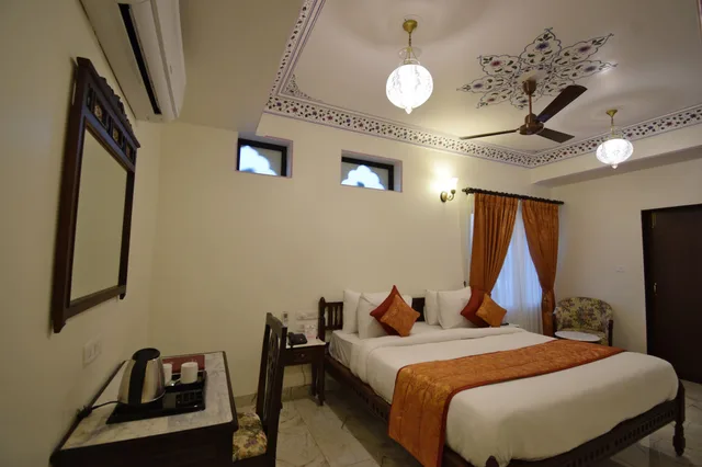 Deluxe, Double Bed, Hotel Umaid Residency 7/10