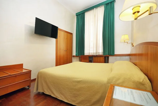 Standard Twin, Hotel Corot 8/10
