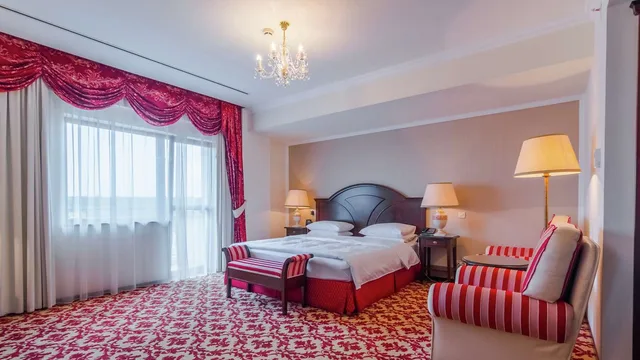 Executive, King Bed, Executive Lounge Access, Hilton Sibiu 1/2