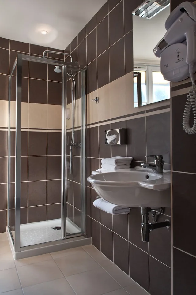 غرفة بسرير كوين، HOTEL DE LA MOTTE PICQUET 6/6