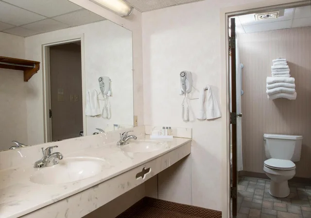 غرفة قياسية بسريرين مزدوجين، Bird-in-Hand Family Inn 7/8