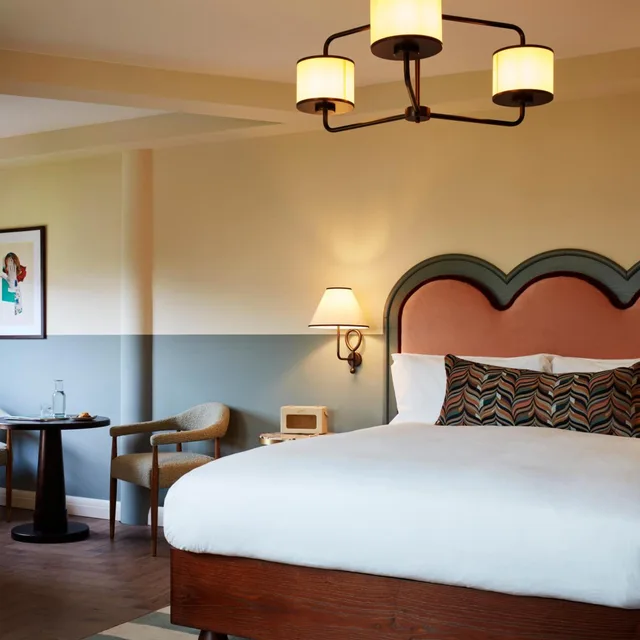 غرفة بريميوم بسرير كينج، The Hoxton Charlottenburg 1/5