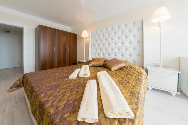 شقة ديلوكس بسريرين كوين بغرفتي نوم مع أريكة، Harmony Suites Monte Carlo 1/2