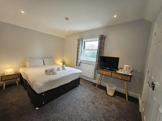 غرفة تنفيذية بسرير كينج، MARSH FARM HOTEL 1/4