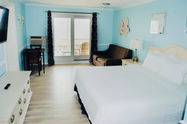 جناح استوديو بسرير كينج بإطلالة على البحر بشرفة، Drifting Sands Oceanfront Hotel 2/10