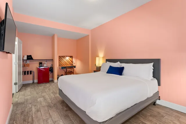 Room, King Bed, Ground Floor, Accessible, The Ben Louie 2/4