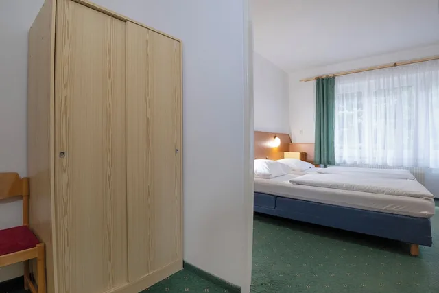 غرفة قياسية ثلاثية بثلاثة أسرّة، Sport Resort Hotel Gejzirpark 4/5