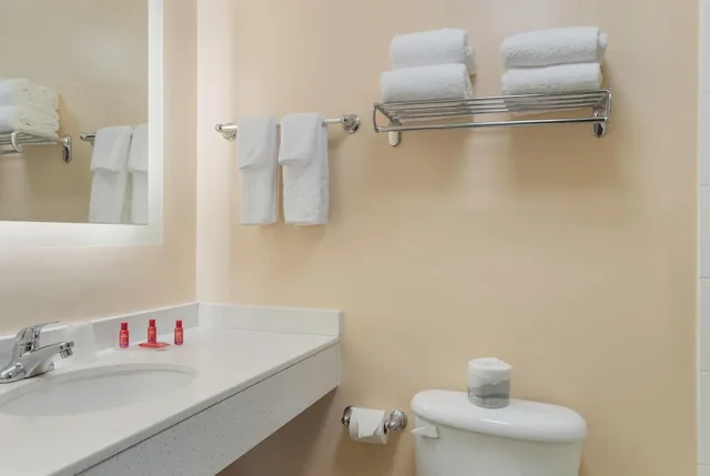 غرفة قياسية بسرير كينج، All Seasons Inn & Suites Smithfield Providence 4/4