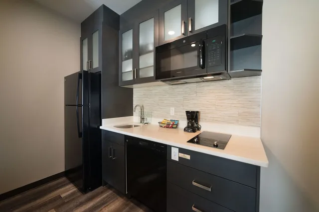 Studio, Suite, Candlewood Suites Edmonton West 2/2