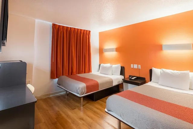 غرفة قياسية بسريرين مزدوجين، Motel6 Irving, TX - DFW Airport North 4/8