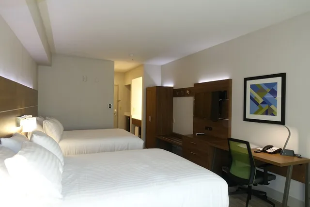 غرفة قياسية بسريرين كوين، Holiday Inn Express Suites Brentwood 1/5