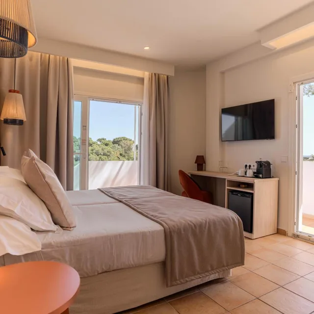 غرفة سوبيريور بسرير مزدوج أو سريرين منفصلين بإطلالة على البحر، Hotel Cala d Or - Adults Only 2/10
