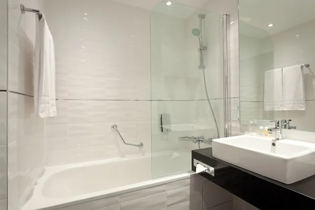 غرفة قياسية بسريرين منفصلين مع أريكة، Holiday Inn Lille Ouest Englos 3/3