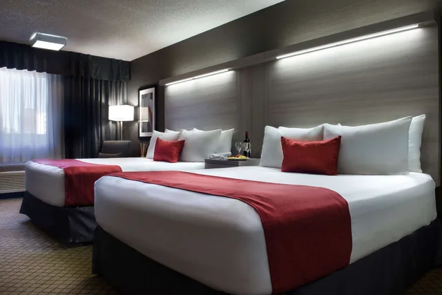 غرفة قياسية بسريرين كوين، Village Park Inn Calgary 1/10