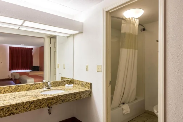 غرفة بسريرين كوين، Motel6 Pooler, GA - Savannah Airport 7/10