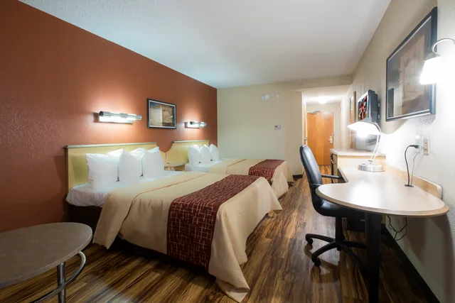 غرفة ديلوكس بسريرين مزدوجين لذوي الإعاقة، Red Roof Inn & Suites Philadelphia - Bellmawr 5/8