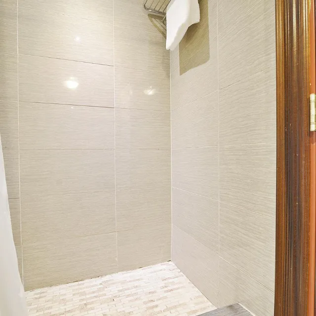 Room, King Bed, Woodbine Hotel and Suites 8/8