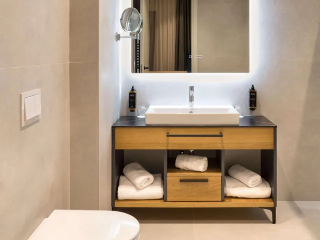 غرفة بسرير كينج بشرفة، Mercure Tirana 4/5