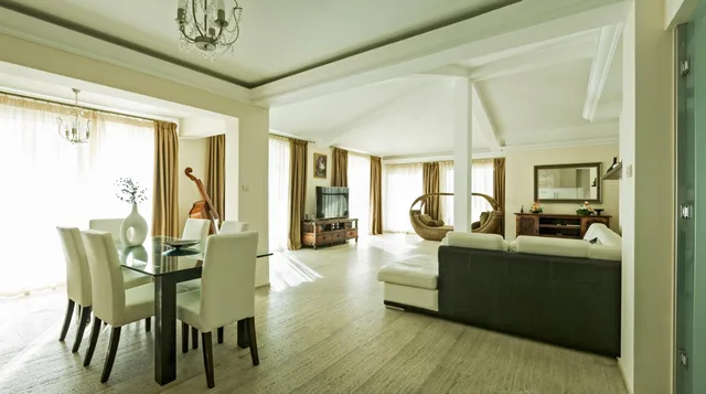 جناح رئاسي، Hotel Azimut 4/10